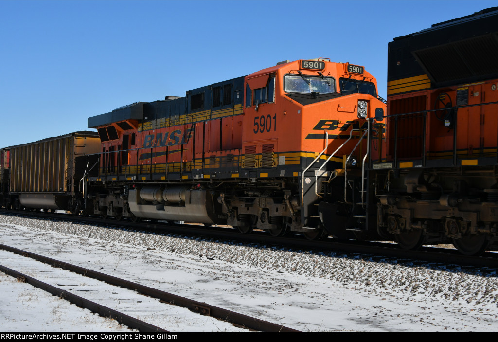 BNSF 5901 Roster shot.